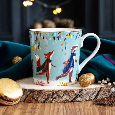 Porcelánový hrnek s 22karátovým zlatem Zimní magie - Bruslaři 340 ml