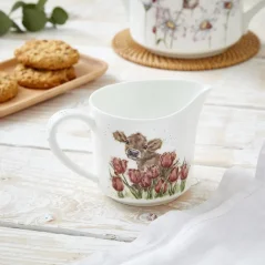 Porcelánový džbán na mlieko Teľa a tulipány