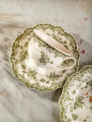 Porzellantasse mit Untertasse „Grüne Blüten“, 200 ml