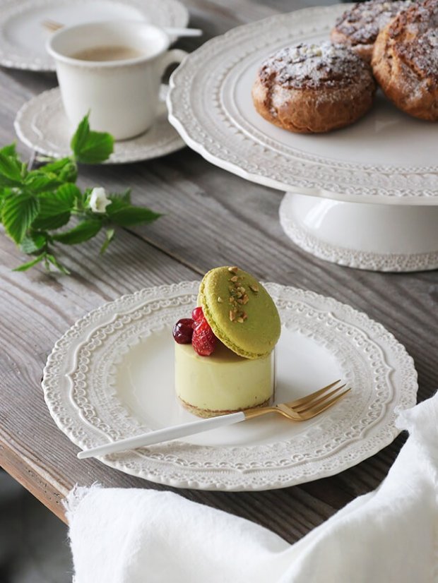 Italian ceramic dessert plate with lace trim – Elegance – 23 cm