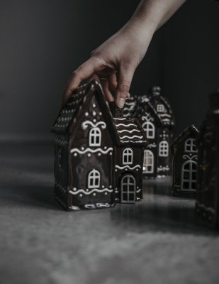 Ceramic candle holder House - Gingerbread house brown 16 cm