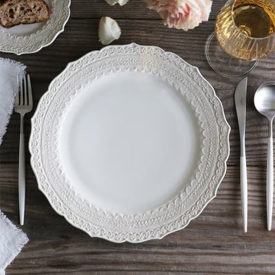 Keramický talíř s krajkou Elegance krémový – 28 cm