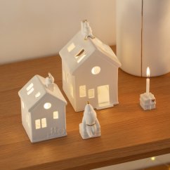 Porcelánový svícen Domek se Santou 17 cm