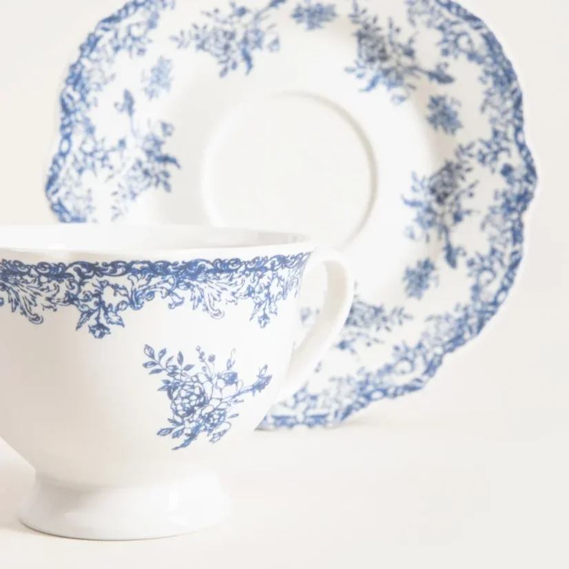 Porcelánový šálek s podšálkem Modrobílé květy 200 ml