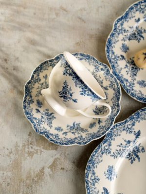Porzellantasse mit Untertasse „Blau-weiße Blumen“, 200 ml