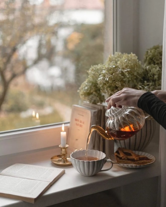 Porcelánový šálek a podšálek Chryzantéma béžový 400 ml