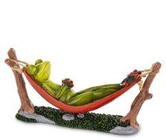 Soška Žaba v hamace