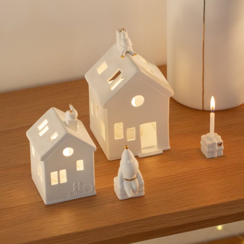 Porcelánový svícen Domek Santa v komíně 13 cm