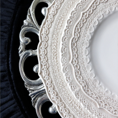 Keramický talíř s krajkou Elegance krémový – 28 cm