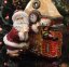 Sběratelská skleněná ozdoba na stromeček Santa u krbu