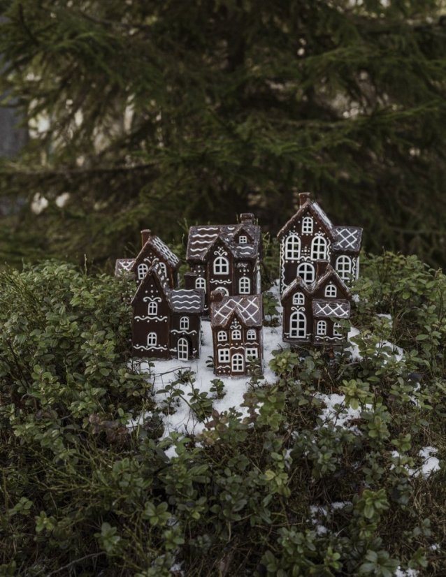 Keramický svícen Domek - Perníková chaloupka hnědý lesklý 14 cm