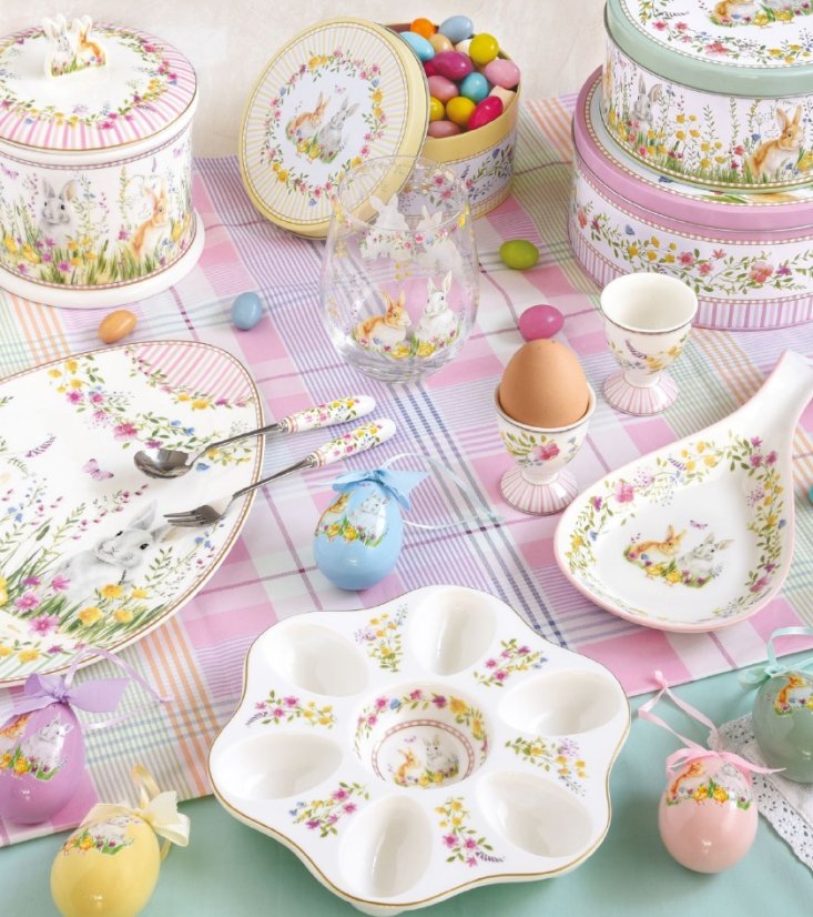 Porcelain serving plate Easter bunnies