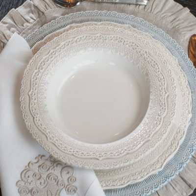 Keramický talíř na polévku s krajkou Elegance krémový – 23,5 cm