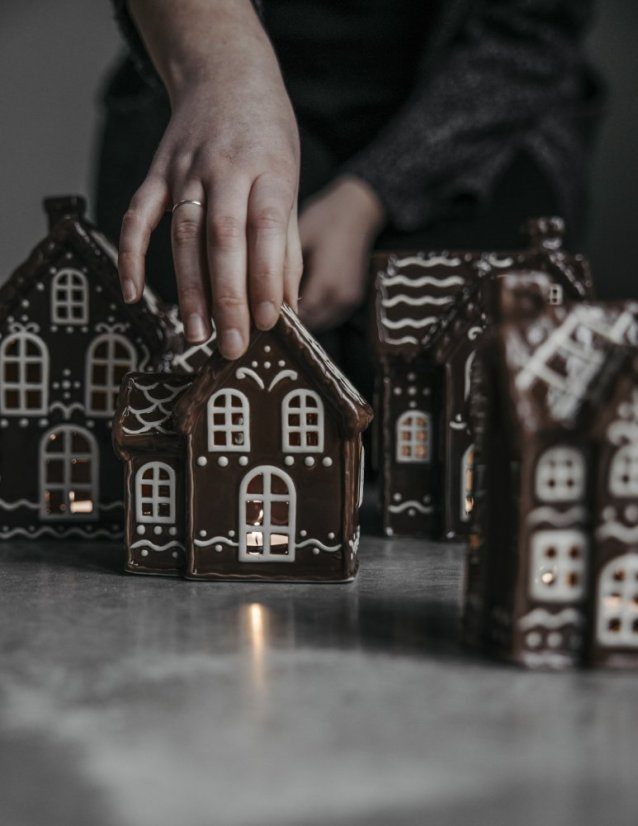 Ceramic candle holder House - Gingerbread house brown glossy 15 cm