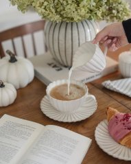 Porcelain milk jug Chrysanthemum beige 225 ml