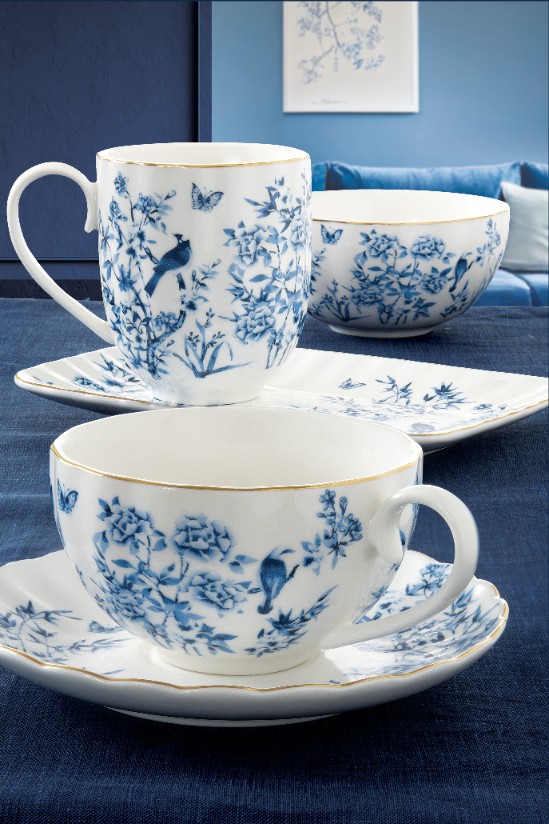 Porcelánový šálek s podšálkem Modré květy 200 ml