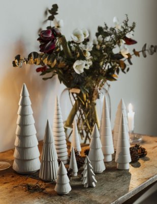 Ceramic Christmas tree white matt 26 cm