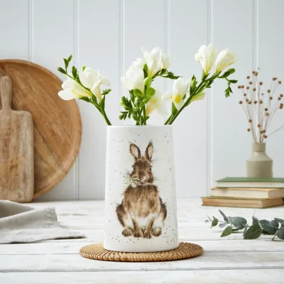 Porcelanowy wazon Królik ze stokrotkami