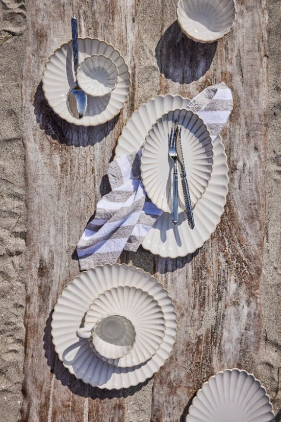 Velký porcelánový oválný servírovací talíř Chryzantéma béžový 36 cm